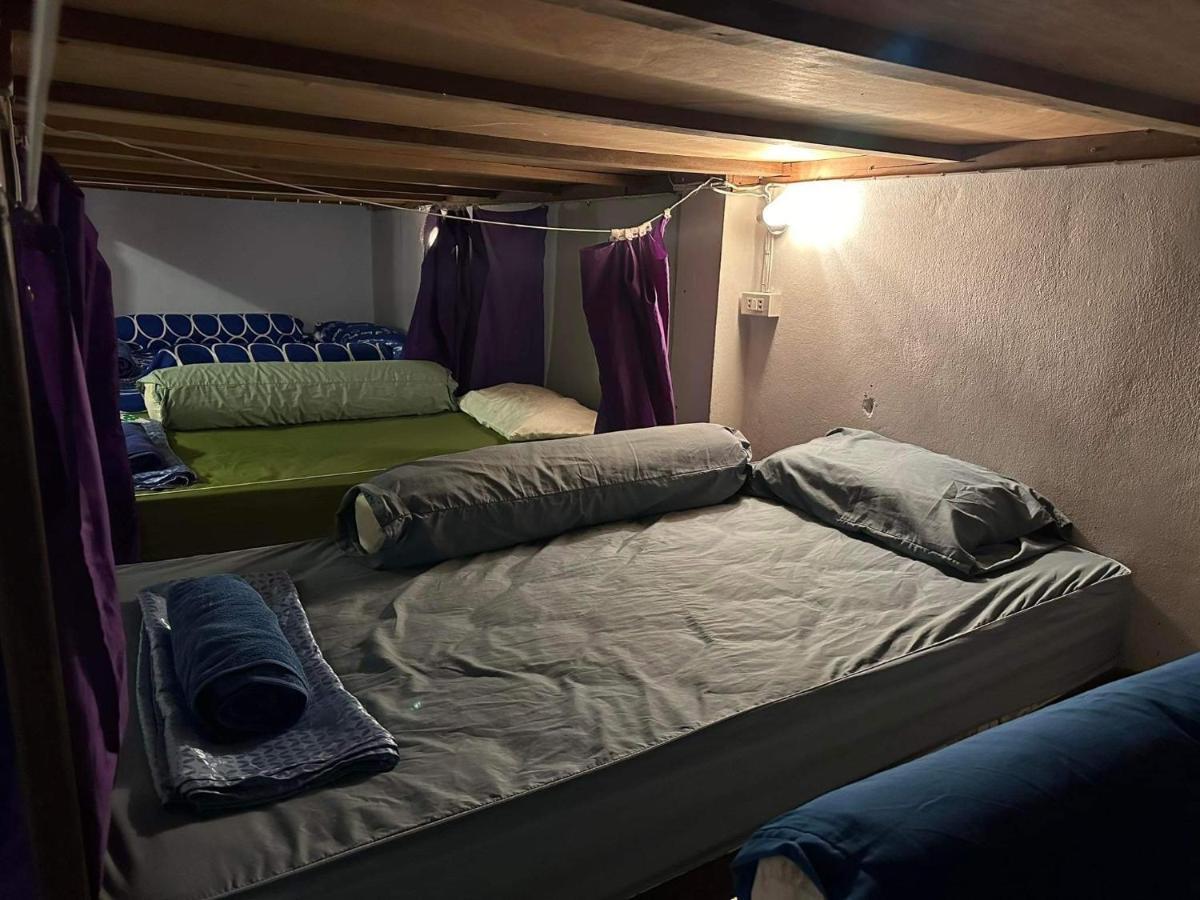 Haadrin Fellini Hostel & Pizzeria Хаад Рин Екстериор снимка