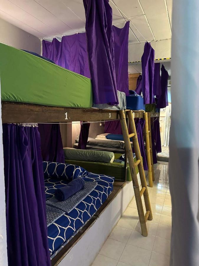 Haadrin Fellini Hostel & Pizzeria Хаад Рин Екстериор снимка