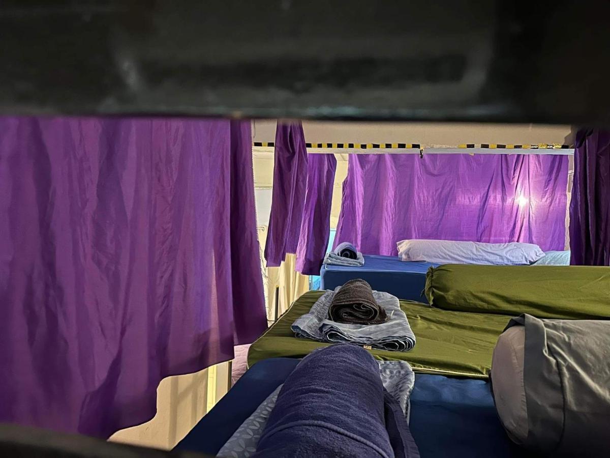 Haadrin Fellini Hostel & Pizzeria Хаад Рин Екстериор снимка