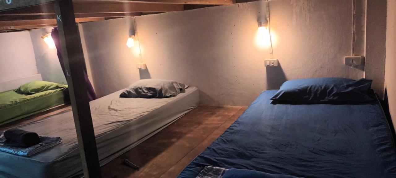 Haadrin Fellini Hostel & Pizzeria Хаад Рин Екстериор снимка